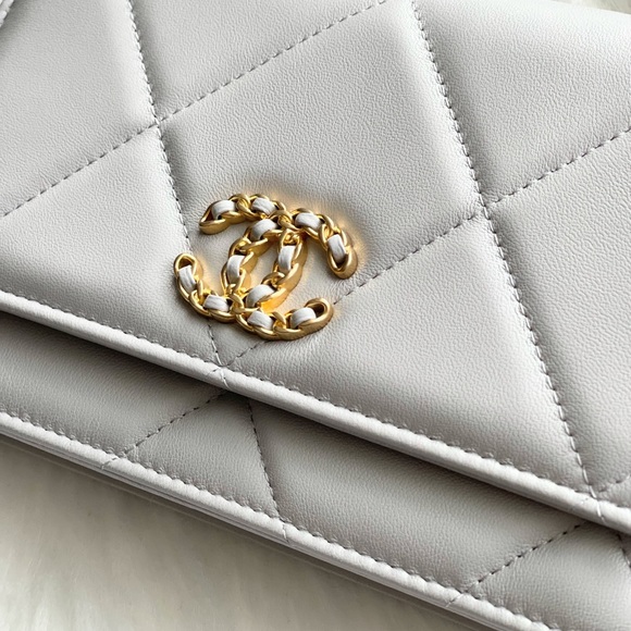 Chanel | 21A Dove Grey Wallet on Chain - BN - Picture 4 of 6